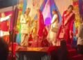 दूल्हे के सामने स्टेज से कूदी दुल्हन, बॉयफ्रेंड को पहनाई वरमाला, फिर गले लग गई… सन्न रह गए बाराती