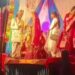 दूल्हे के सामने स्टेज से कूदी दुल्हन, बॉयफ्रेंड को पहनाई वरमाला, फिर गले लग गई… सन्न रह गए बाराती
