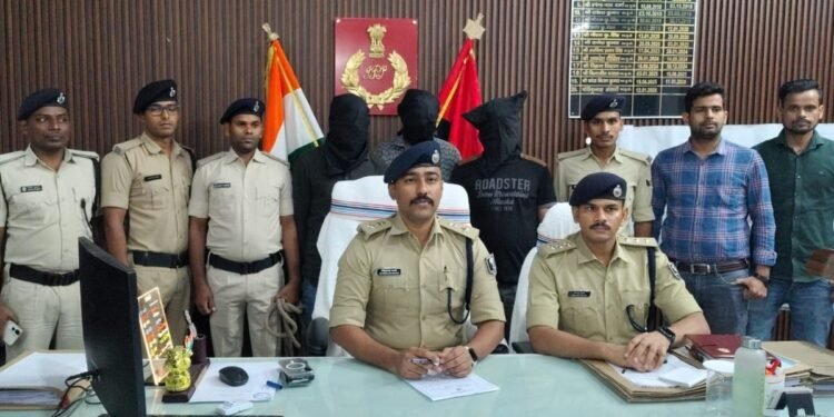 फर्जी कॉल, नकली पहचान और लाखों की ठगी… मुजफ्फरपुर में साइबर गैंग का भंडाफोड़, 3 गिरफ्तार