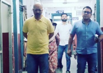 शव वाहन न मिलने पर सड़क किनारे रखी किशोरी की लाश, कलेक्टर की बड़ी कार्रवाई, इंचार्ज पर गिरेगी गाज