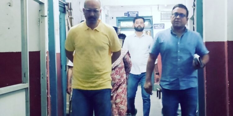 शव वाहन न मिलने पर सड़क किनारे रखी किशोरी की लाश, कलेक्टर की बड़ी कार्रवाई, इंचार्ज पर गिरेगी गाज