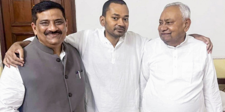 बिहार में नीतीश के बेटे निशांत को भी मिलेगा मंत्री पद, कल JDU कोटे से ये 12 नेता लेंगे शपथ