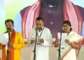 बिहार: नीतीश के बेटे निशांत कुमार ने ली मंत्री पद की शपथ, इससे पहले पिता से लिया था आशीर्वाद