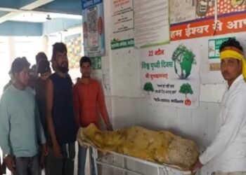 बेड पर लेटी थी लड़की…, एकाएक घर में घुसा आया सनकी आशिक, बरसाई गोलियां