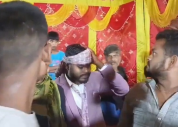 ‘मेरे साथ रहता था…’, स्टेज पर पहुंची प्रेमिका और दूल्हे का पकड़ा कॉलर, पिता-चाचा को बनाया बंधक