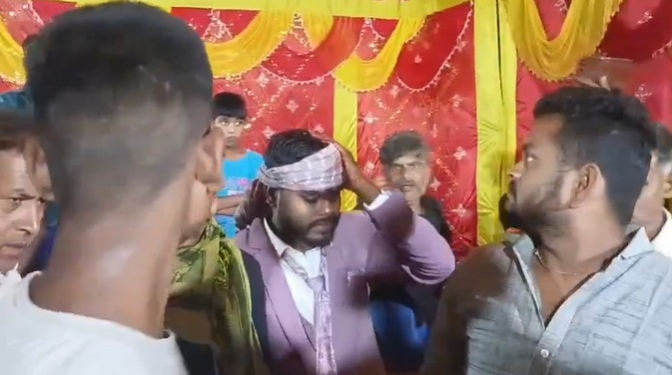 ‘मेरे साथ रहता था…’, स्टेज पर पहुंची प्रेमिका और दूल्हे का पकड़ा कॉलर, पिता-चाचा को बनाया बंधक