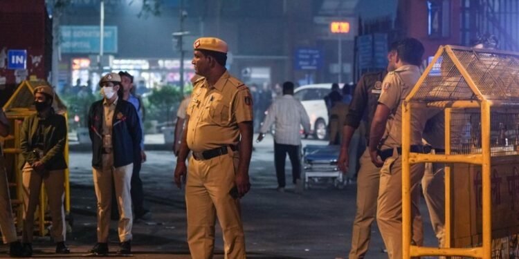 दिल्ली में हाई अलर्ट! सुसाइड अटैक की फिराक में आतंकी, BJP हेडक्वार्टर समेत सरकारी दफ्तरों में बढ़ाई गई सुरक्षा