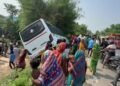 बिहार: सुपौल में तेज रफ्तार बस का खौफनाक हादसा, तेज रफ्तार बस खाई में गिरी, बाल-बाल बची 30 यात्रियों की जान
