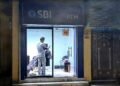 बाहर SBI ATM, अंदर नाई की दुकान… कैश लेने गए लोग देखकर रह गए हैरान Video