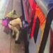 जाको राखे साइयां मार सके न कोई… चलती ट्रेन से गिरी महिला, RPF जवान की बहादुरी से बची जान- VIDEO