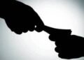 मध्य प्रदेश में ‘पुलिस’ ने ‘पुलिस’ को रिश्वत लेते पकड़ा! रिश्वतखोर कांस्टेबल और ड्राइवर सलाखों के पीछे