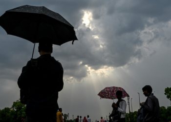 Rain Alert: दिल्ली-हरियाणा समेत इन राज्यों में भी आंधी-बारिश, राजस्थान में भीषण लू का अलर्ट
