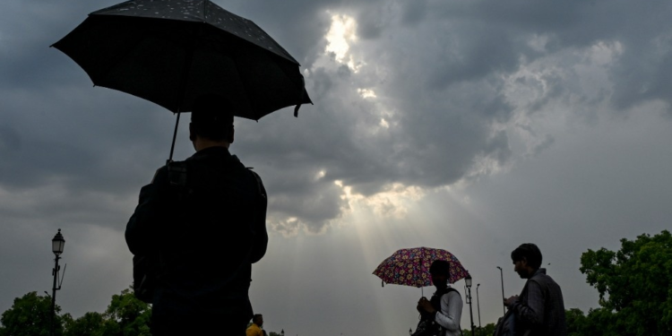 Rain Alert: दिल्ली-हरियाणा समेत इन राज्यों में भी आंधी-बारिश, राजस्थान में भीषण लू का अलर्ट