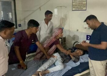 MP: मंदसौर में आइसक्रीम खाते ही बिगड़ी 14 बच्चों की तबीयत, अस्पताल में भर्ती, एक की हालत गंभीर