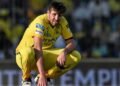 IPL 2026: चेन्नई सुपर किंग्स को बड़ा झटका, स्टार गेंदबाज Jamie Overton हुए बाहर