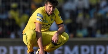 IPL 2026: चेन्नई सुपर किंग्स को बड़ा झटका, स्टार गेंदबाज Jamie Overton हुए बाहर