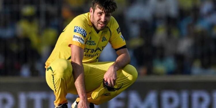 IPL 2026: चेन्नई सुपर किंग्स को बड़ा झटका, स्टार गेंदबाज Jamie Overton हुए बाहर