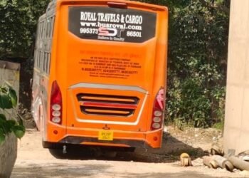 दिल्ली: बस में गैंगरेप, टाइम पूछने रुकी महिला को ड्राइवर-कंडक्टर ने खींचा, दुष्कर्म कर बाहर फेंका