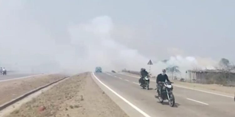 देवास की पटाखा फैक्ट्री में भीषण ब्लास्ट, 3 की मौत… 12 जिला अस्पताल में भर्ती, 11 घायल इंदौर रेफर