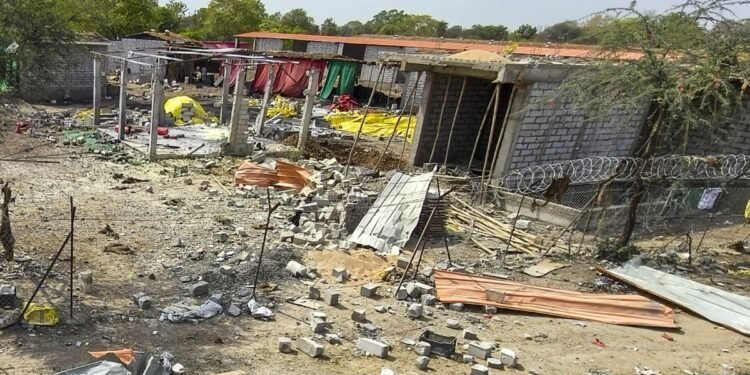 देवास ब्लास्ट: 14 हजार की सैलरी और ‘धूल के काम’ का झांसा देकर बिहार से बुलाए गए थे मजदूर, मलबे के बीच दिखा तबाही का मंजर