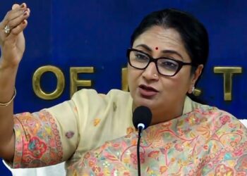 ‘विदेशी यात्राओं से बचें’, दिल्ली CM रेखा गुप्ता की सरकारी अधिकारियों और जनता से अपील