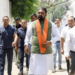 गाड़ियों के लंबे काफिले पर लगाम… पीएम मोदी की अपील पर पैदल दफ्तर पहुंचे बिहार के मुख्यमंत्री सम्राट चौधरी