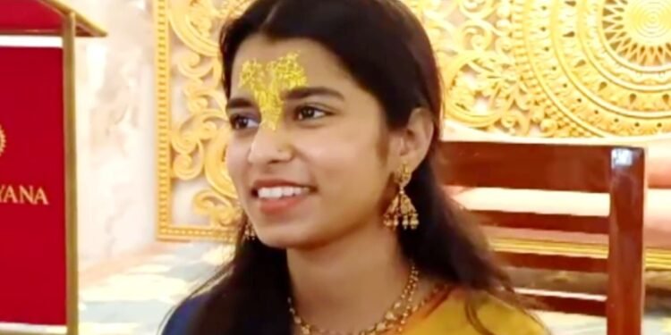 विधायक बनने के बाद पहली बार अयोध्या पहुंचीं मैथिली ठाकुर, रामलला के दर्शन कर हुईं भावुक