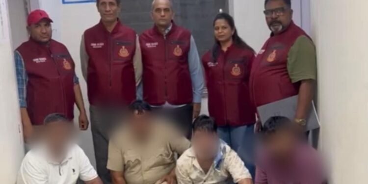 डेटिंग ऐप पर मैच, चैटिंग और फ्लैट में मुलाकात… दिल्ली में हनीट्रैप गैंग लालच दिखाकर कर रहा था खेल