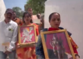 हाई कोर्ट के फैसले के बाद मां वाग्देवी की तस्वीर लेकर भोजशाला पहुंचे लोग, पुलिस ने रोका