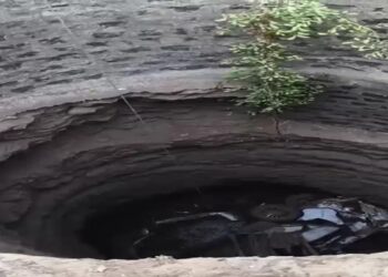 MP: 35 फीट गहरे कुएं में समाई कार, ग्रामीणों की तत्परता से बची 3 युवकों की जिंदगी