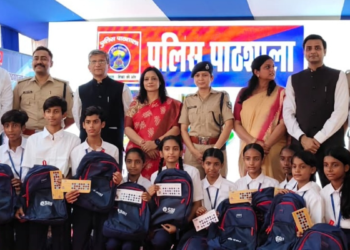 पुलिस पाठशाला के बच्चों को मिला आर्थिक सुरक्षा, रेड लाइट इलाके के छात्रों को मिला बैंक FD का तोहफा