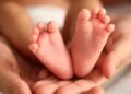 हरियाणा: स्वास्थ्य केंद्र के बाहर महिला ने दिया बच्चे को जन्म, अस्पतालों को सख्त निर्देश जारी