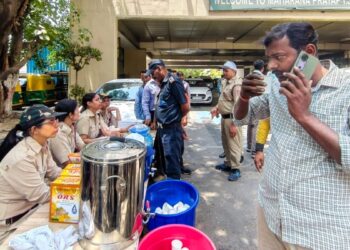 Ground Report: हीट वेव से बचाने में कितनी मददगार मोबाइल रिलीफ यूनिट्स? जानें- क्या-क्या दे रही दिल्ली सरकार