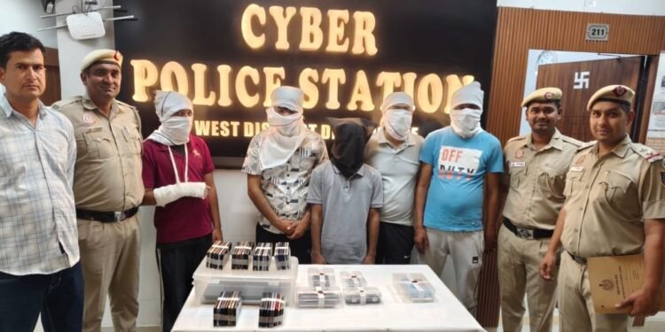 वॉट्सऐप ग्रुप, 40 करोड़ की ठगी और 35 गिरफ्तारी… दिल्ली पुलिस ने ऐसे खोला साइबर गैंग का राज