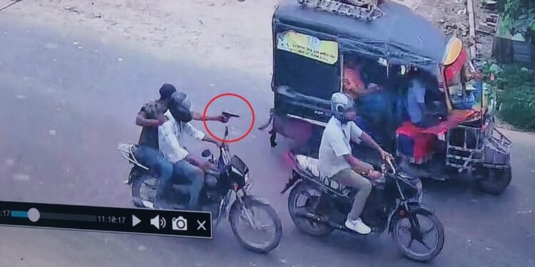 CCTV में कैद मौत का तांडव… मुजफ्फरपुर में बाइक सवार बदमाशों ने प्रॉपर्टी डीलर को मारीं 5 गोलियां