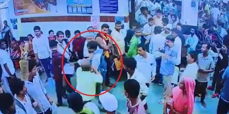 पटना: IGIMS में MBBS छात्र से मारपीट, OPD अटेंडेंट ने गार्डों के साथ मिलकर पीटा- VIDEO