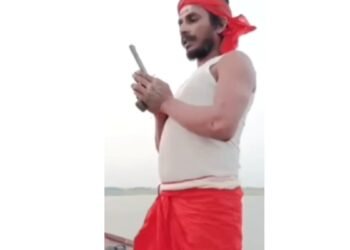 बिहार: कुख्यात अपराधी ने गंगा मैया के जोड़े हाथ और बहा दिया अपना कट्टा, बोला- अब बाकी जीवन भगवान भरोसे