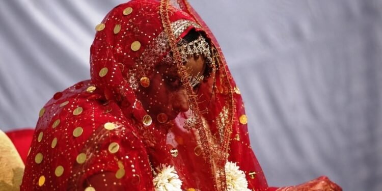 13 साल की पोती को 42 साल के शख्स से ब्याहा… सगे दादा ने मासूम की जिंदगी दांव पर लगाई, 13 पर FIR