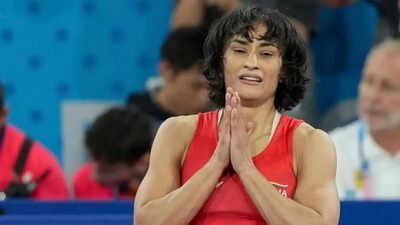 Delhi HC का बड़ा फैसला: Vinesh Phogat को अयोग्य घोषित करने पर कुश्ती महासंघ को लगाई फटकार