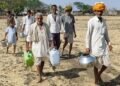 राजस्थान का कुआं बुझा रहा MP के गांव की प्यास; परेशानी बताने पर सरपंच बोला- तुम्हारे लिए जमीन बेच दूं क्या?