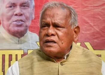 केंद्रीय मंत्री जीतन राम मांझी की सुरक्षा में बड़ी चूक, सभा के बीच मंच पर फेंके पत्थर