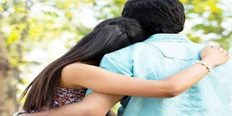मुर्गा काटकर घर में फैलाया खून, फिर प्रेमी के साथ हुई फरार… बिहार में प्रेमिका की फिल्मी साजिश