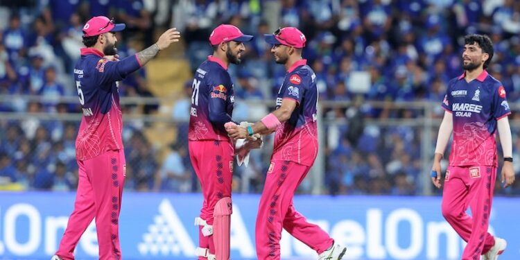IPL 2026: राजस्थान रॉयल्स ने मुंबई इंडियंस को हराकर प्लेऑफ में बनाई जगह, PBKS और KKR बाहर
