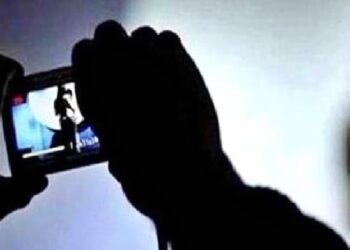 निजी तस्वीर और वीडियो… शराब कारोबारी से 1 करोड़ वसूली