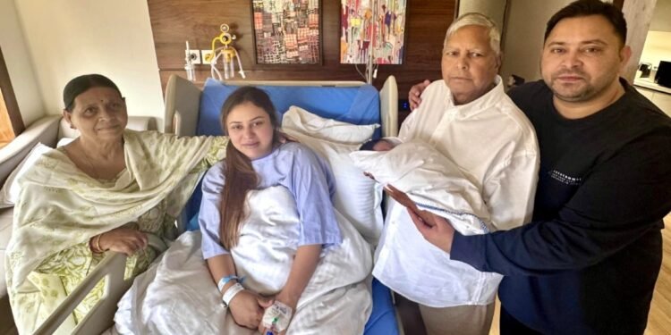 लालू परिवार पटना से दिल्ली रवाना… पोते इराज के बर्थडे पर गाजियाबाद में ग्रैंड पार्टी, विपक्ष के बड़े नेताओं को न्योता