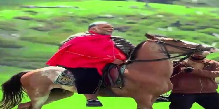 गुलमर्ग की वादियों में दिखा पप्पू यादव का अलग अंदाज, घुड़सवारी का VIDEO वायरल