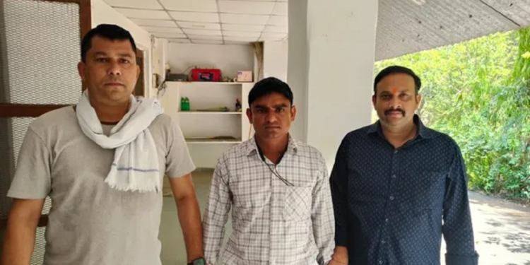 पोस्टिंग के बदले महिला प्रोफेसर से 4 लाख घूस मांग रहा था टीचर, लोकायुक्त ने किया गिरफ्तार