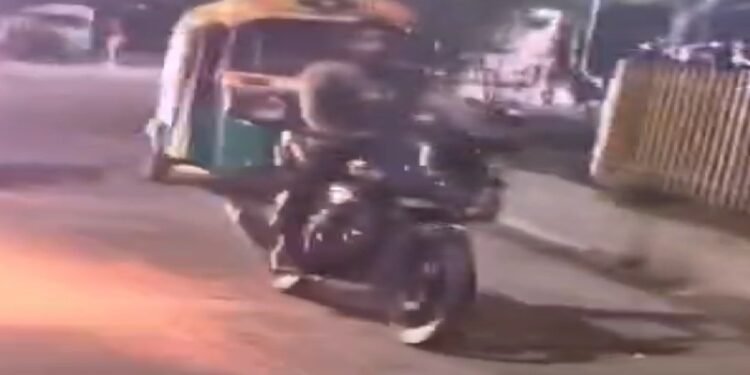 बाइक चोरी कर भाग रहा था चोर, GPS ट्रैकर ने भेजा अलर्ट, फिर…