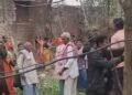 बेतिया में पुलिस पर हमला! जांच करने पहुंची टीम पर ग्रामीणों ने बरसाए ईंट-पत्थर, ASI समेत 3 घायल
