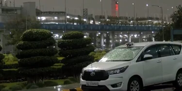 दिल्ली-NCR में बदला मौसम, कई इलाकों में तेज बारिश, यूपी-हरियाणा में आंधी का अलर्ट